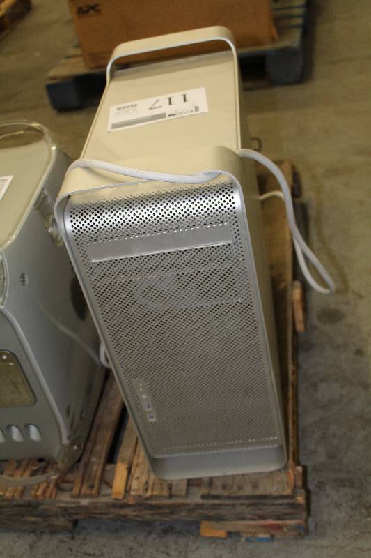 lot 117 image: Apple Power Mac G5 Desktop Computer