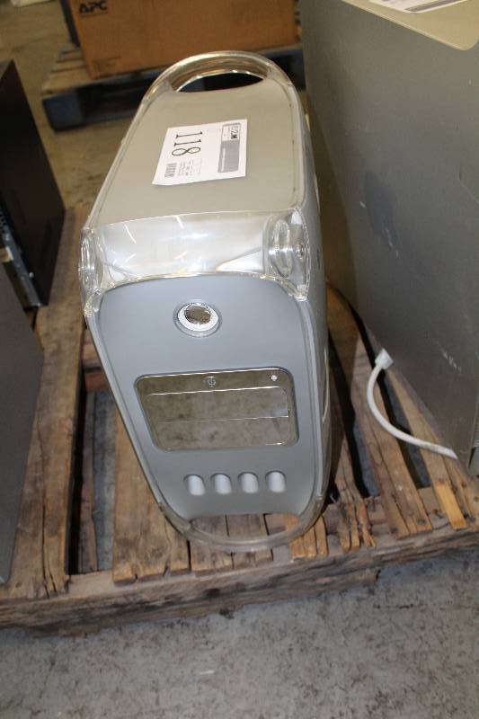 lot 118 image: Apple Power Mac G4 Desktop Computer