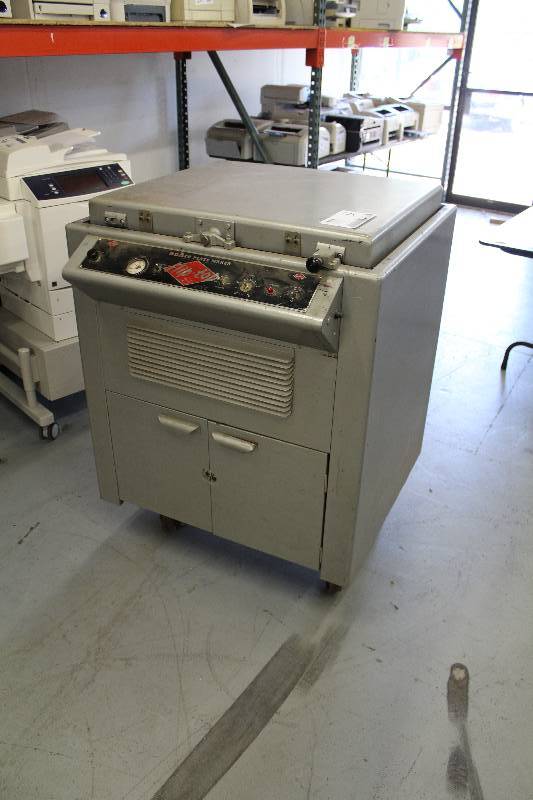 lot 6 image: nuArc Flip-Top FT26-1 Plate Maker