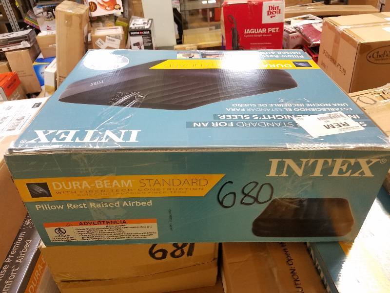 lot 680 image: Intex Fiber-Tech Pillow-Rest Raised 16-12 Airbed - Queen