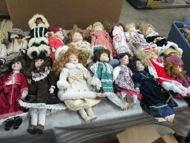 lot 169 image: Lot of 19 Assorted  Collectible Dol...