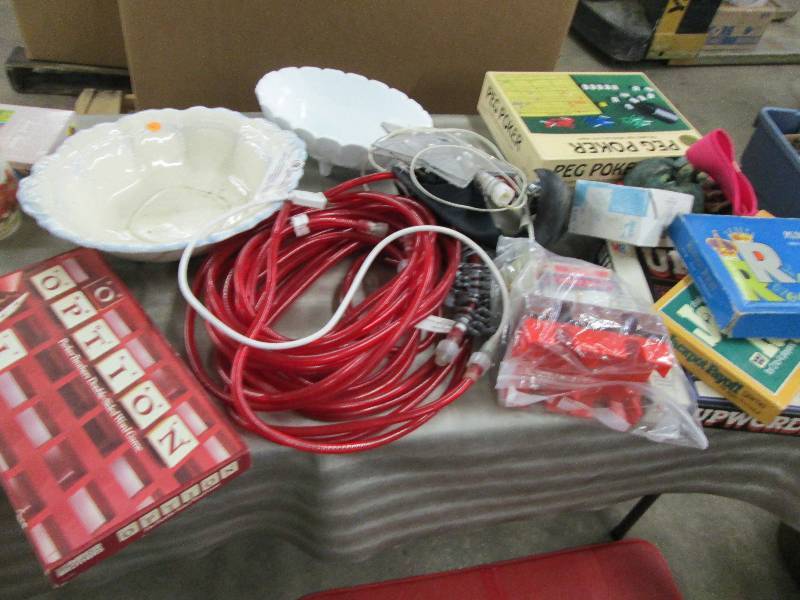 lot 177 image: Multiple Boxed Family Games, Playin...