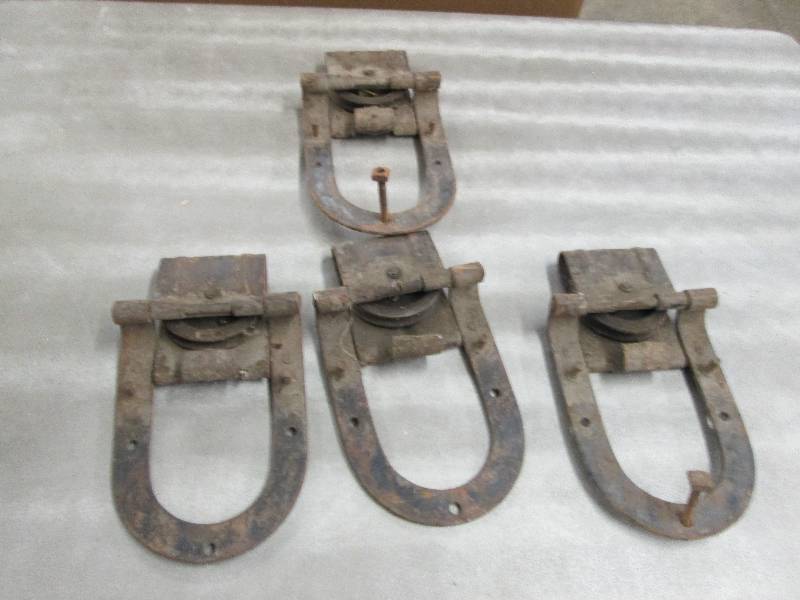 lot 178 image: Lot of 4 Vintage Pulleys...