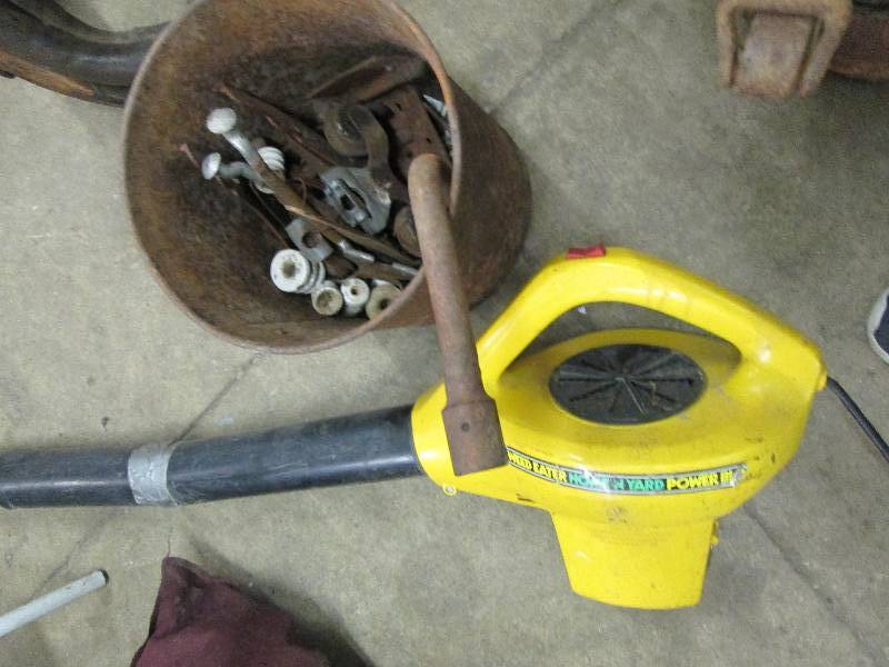 lot 182 image: Electric Leaf Blower, Bucket with s...