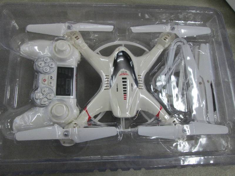 lot 193 image: Remote Controlled Copter with Camer...