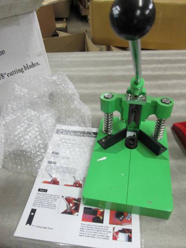 lot 195 image: Sooper Rounder Corner Rounder (Incl...
