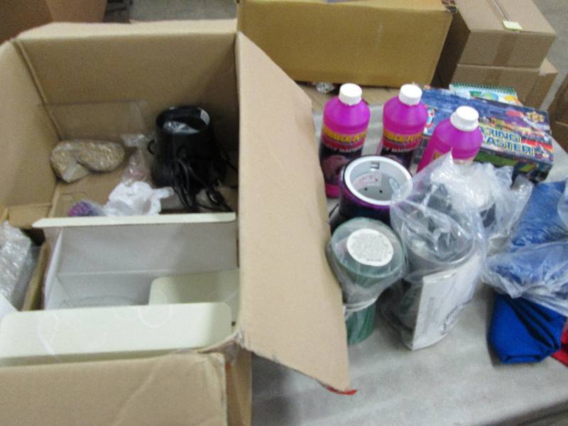 lot 202 image: Bubble Machine Refills, 5 Lava lamp...
