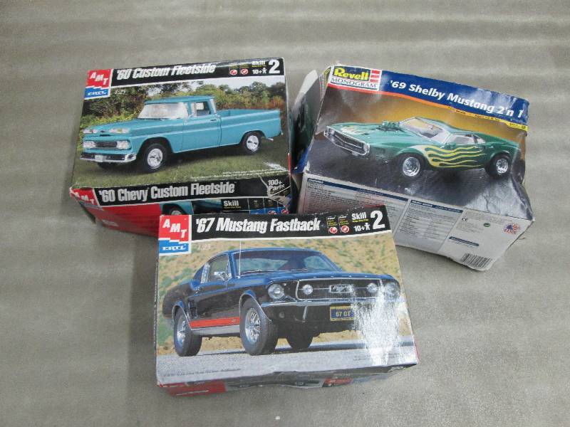 lot 236 image: Lot of 3 Classic Vehicle Model Kits...