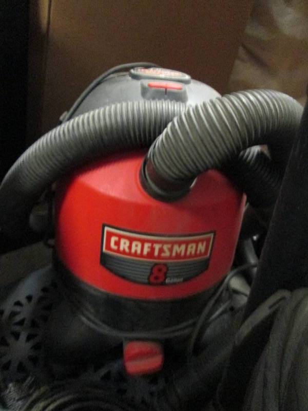 lot 255 image: Craftsman 8 Gallon 4 HP Vac...
