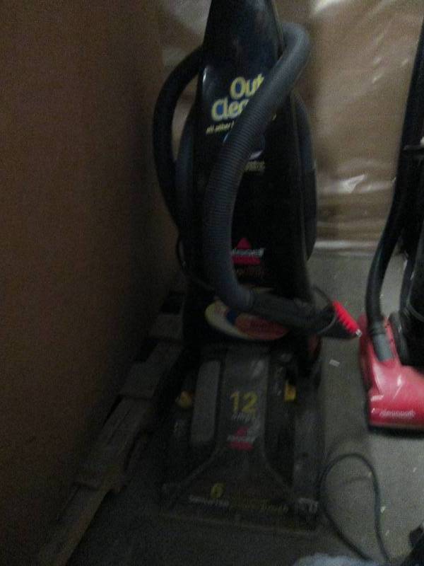 lot 258 image: Bissell Proheat Floor Cleaner 12 am...