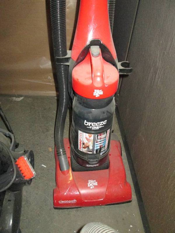 lot 259 image: Dirt Devil Breeze Turbo Vac...