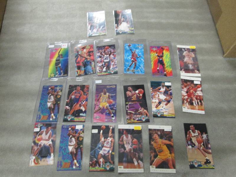 lot 121 image: 20 Basketball Stars Cards...