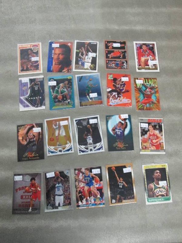 lot 136 image: 20 Basketball Rookie Cards...