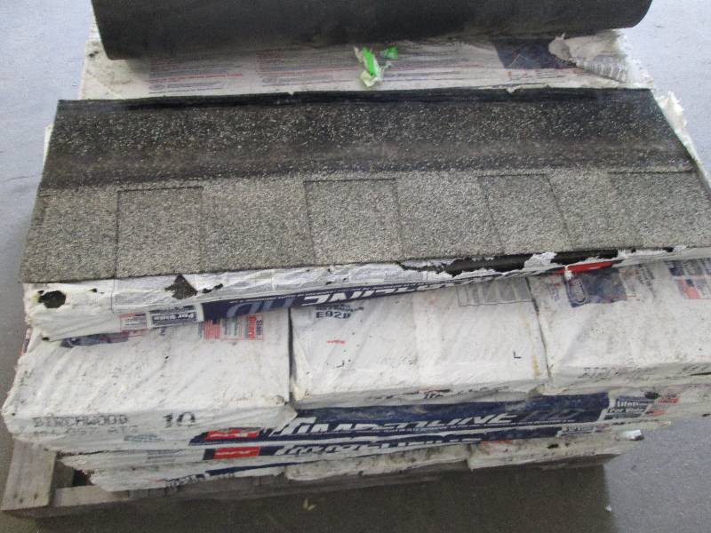 lot 7 image: Pallet of 23 bundles GAF Timberline...
