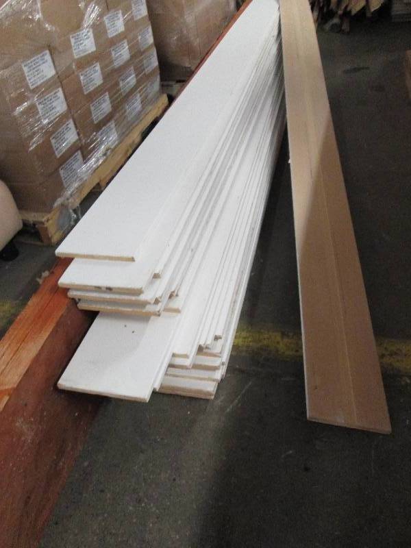 lot 21 image: Lot of 28 16 ft x 7 inch Molding Tr...