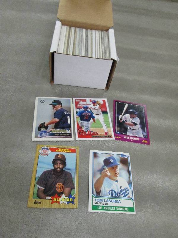 lot 81 image: 200 Baseball Stars Cards...