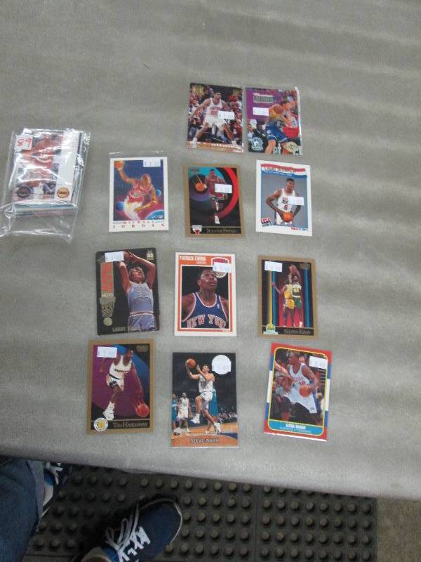 lot 89 image: 25 Basketball Stars Cards...