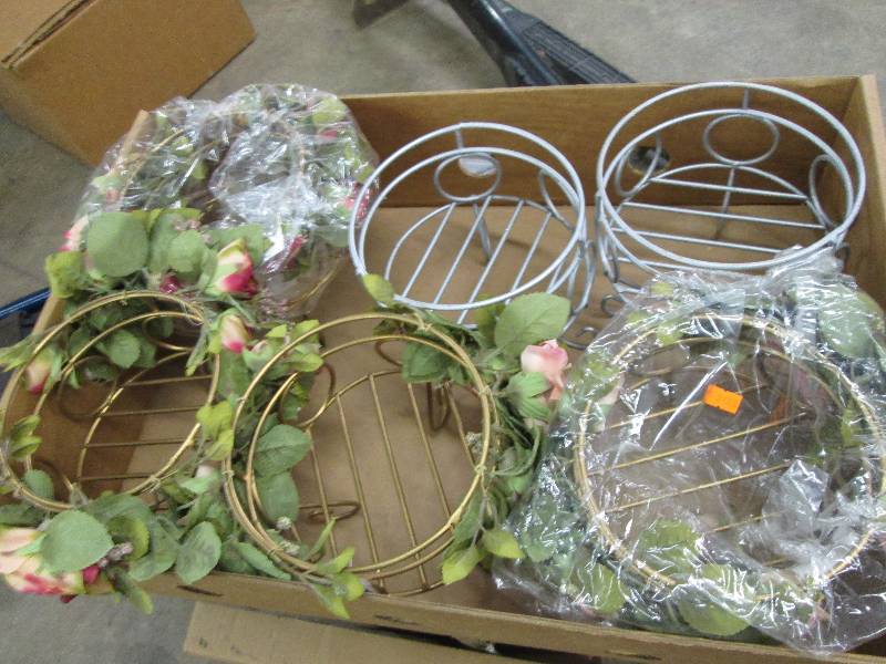 lot 291 image: Lot of 6 Floral Dcor Pieces...
