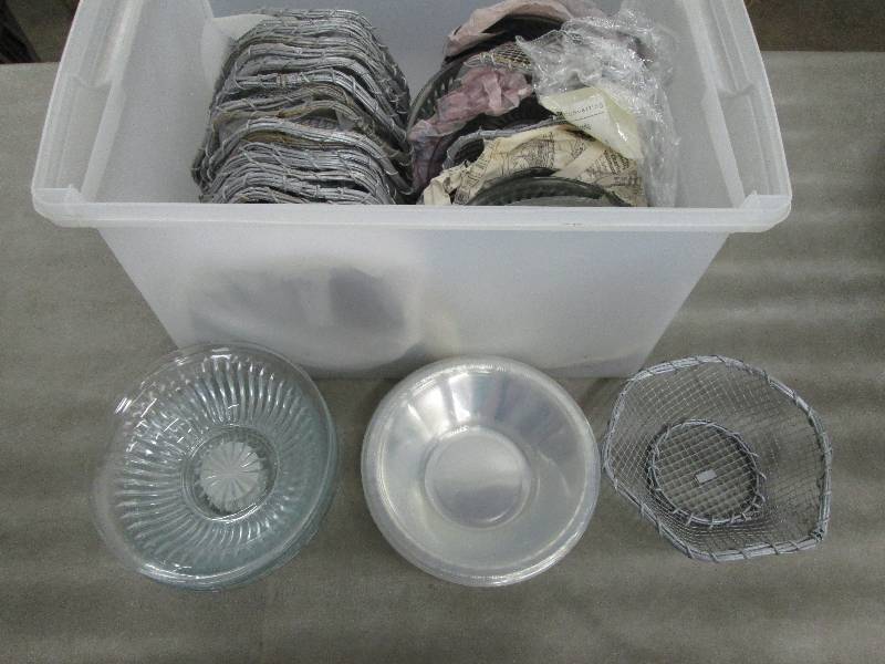 lot 293 image: Tote with 7 inch Glass bowls, Silve...