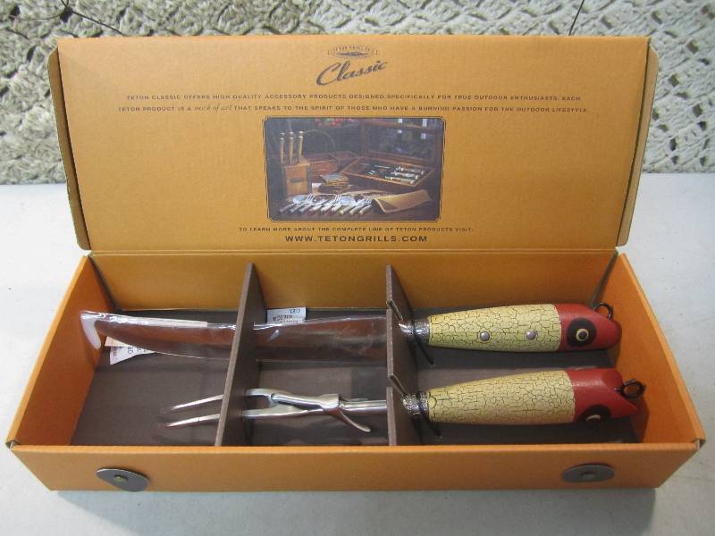 lot 17 image: Teton Grill Co. Classic Signature C...