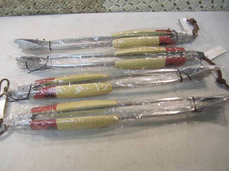 lot 23 image: 4 Teton Grill Co. Grilling Tongs Fi...