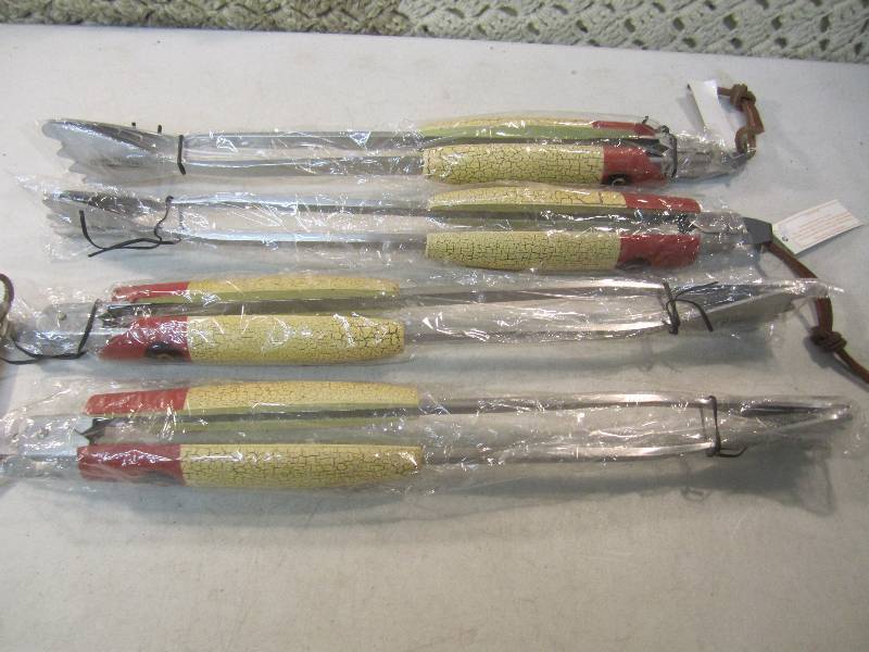 lot 24 image: 4 Teton Grill Co. Grilling Tongs Fi...