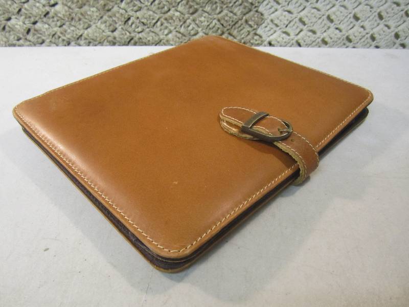 lot 44 image: Canyon Outback Leather Bear Canyon ...
