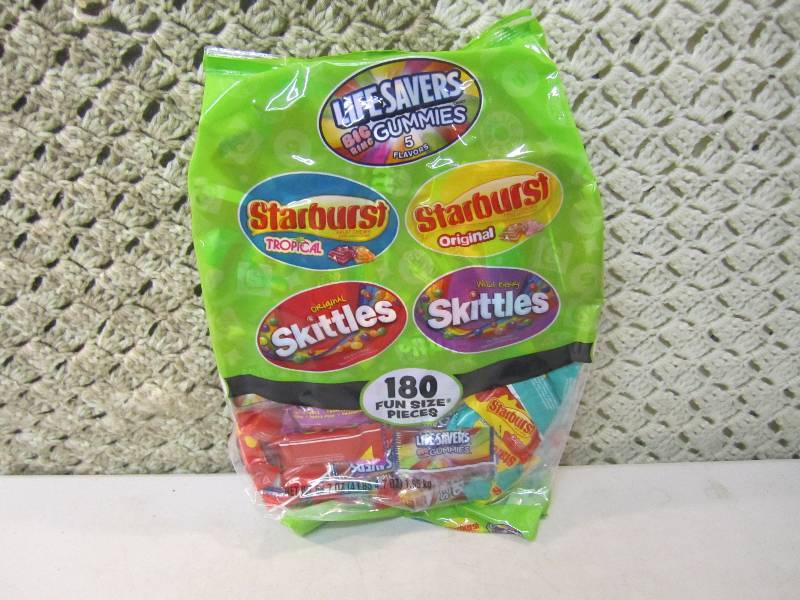 lot 55 image: Large Bag of Mixed Candy 180 Pieces...