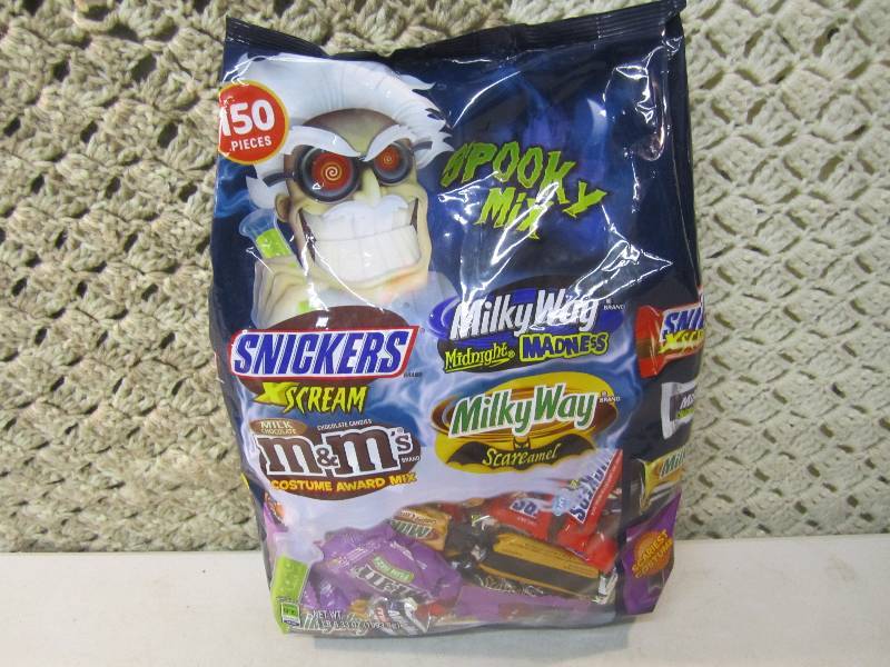 lot 56 image: Large Bag of Mixed Candy 150 Pieces...