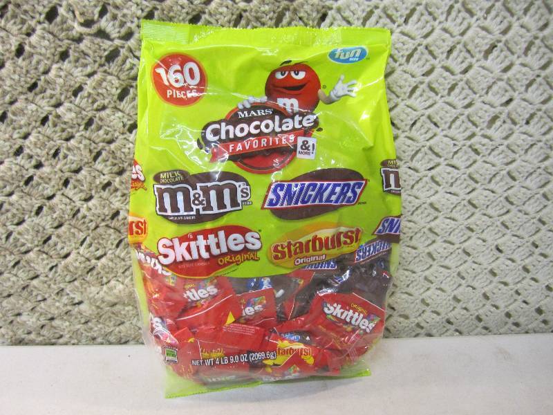 lot 58 image: Large Bag of Mixed Candy 160 Pieces...