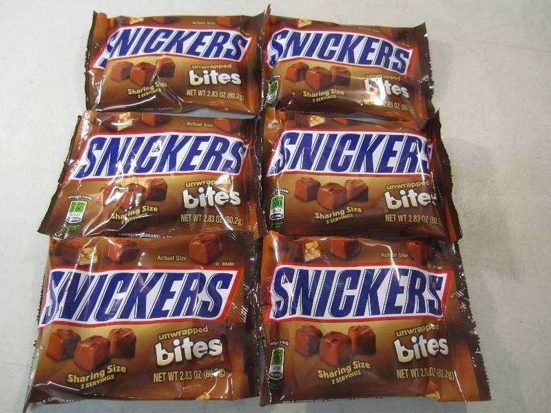 lot 61 image: 6 Bags Snickers Bites Best by Dec 2...