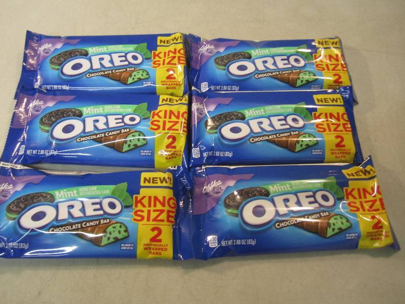 lot 64 image: 6 - 2 Bar Packs Mint Oreo Candy Bar...