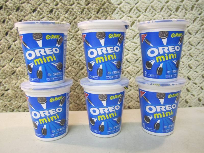 lot 73 image: 6 Oreo Mini Cookies Go-Packs Best b...