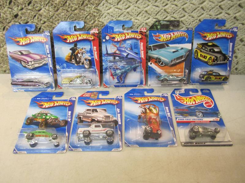 lot 75 image: 9 Hot Wheels Cars Etc See Photos  E...