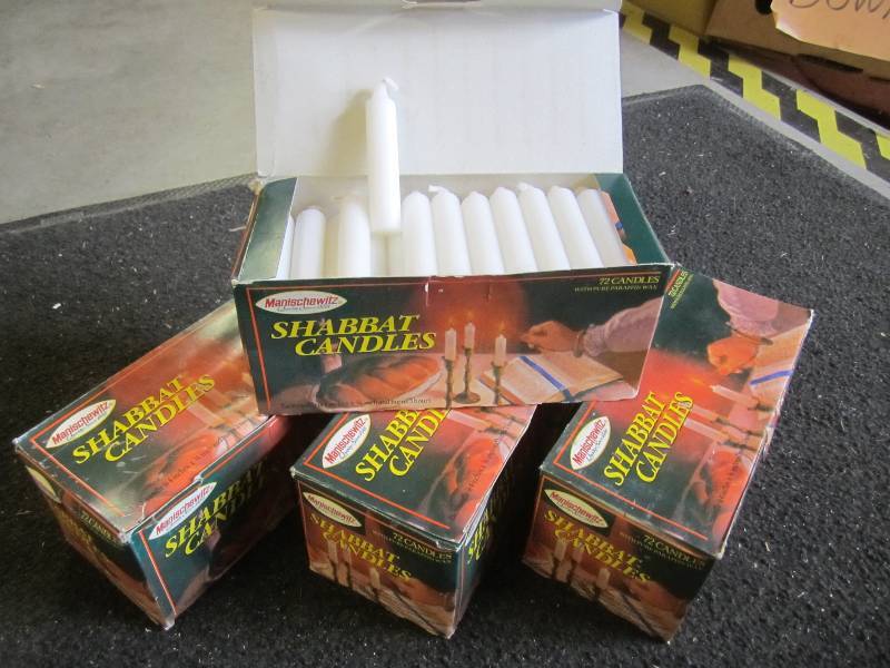 lot 100 image: 288 Shabbat Candles 4 boxes with 72...