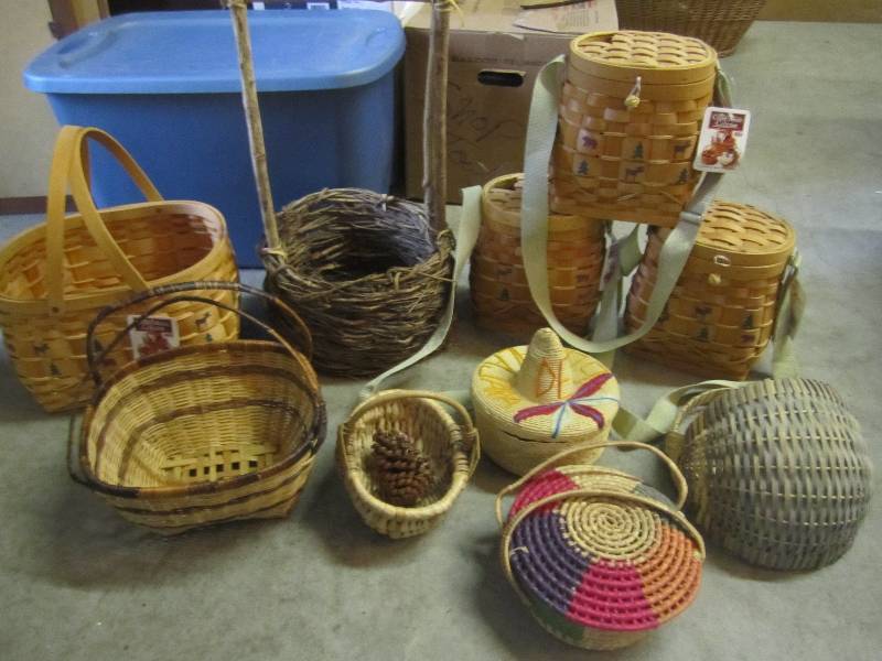 lot 103 image: Lot of Misc Baskets Etc See photos....