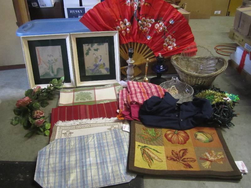 lot 104 image: Lot of Misc Decor Etc See photos.  ...