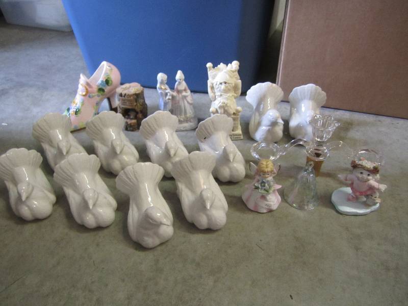lot 114 image: Ceramic Bird Figures and other misc...