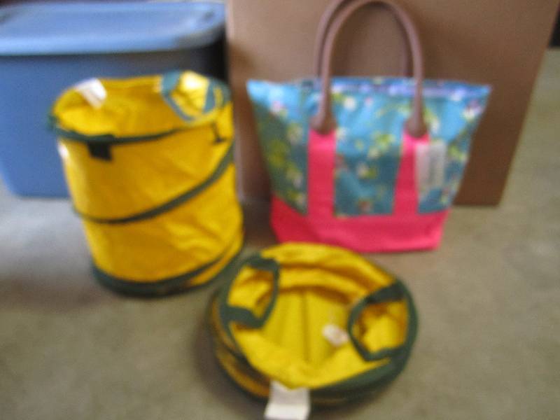lot 116 image: 2 - 5 gallon Collapsible Garden Bag...