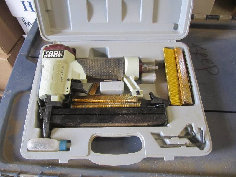 lot 118 image: Tool Shop 18 Gauge Pneumatic Staple...