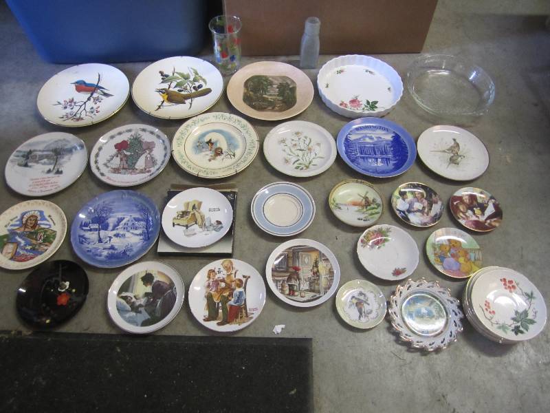 lot 121 image: Lot of Vintage Collector Plates Nor...