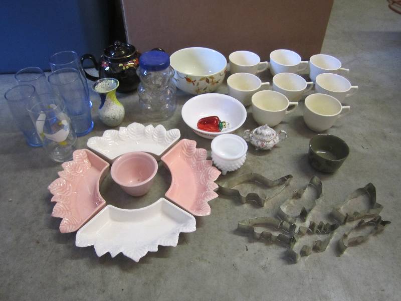 lot 122 image: Lot of Vintage Glassware etc.  BS...