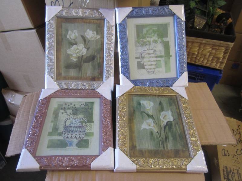 lot 125 image: Case with 22 Picture Frames 9.25 x...