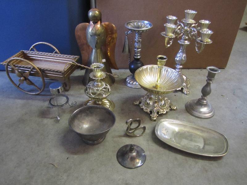 lot 131 image: Lot of Misc Metal Decor  A-2...
