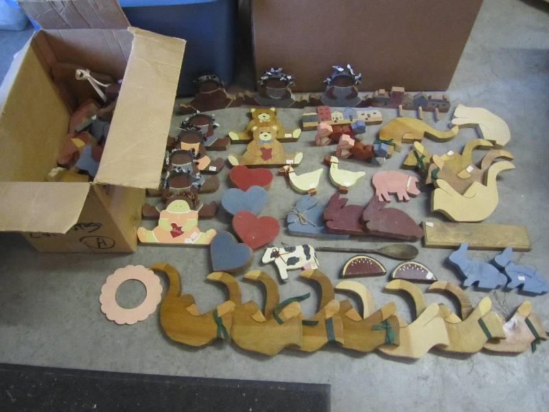 lot 136 image: Box Full of Misc Wood Decor and Pro...