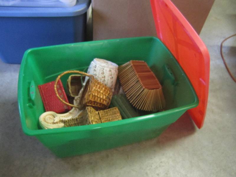 lot 144 image: Tote with Lid Full of Misc DecorBa...