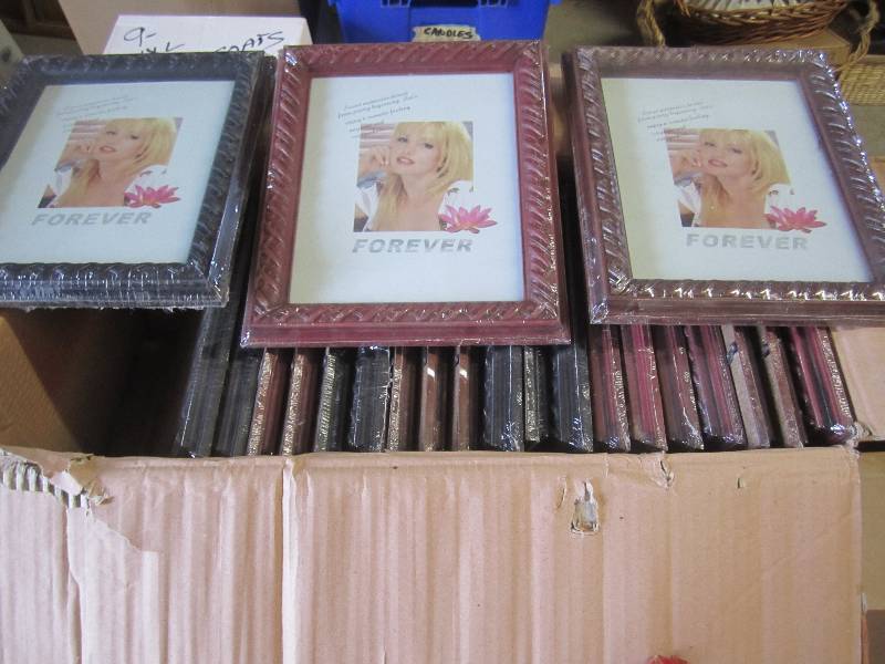 lot 153 image: Case with 22 Picture Frames 8 x 10...