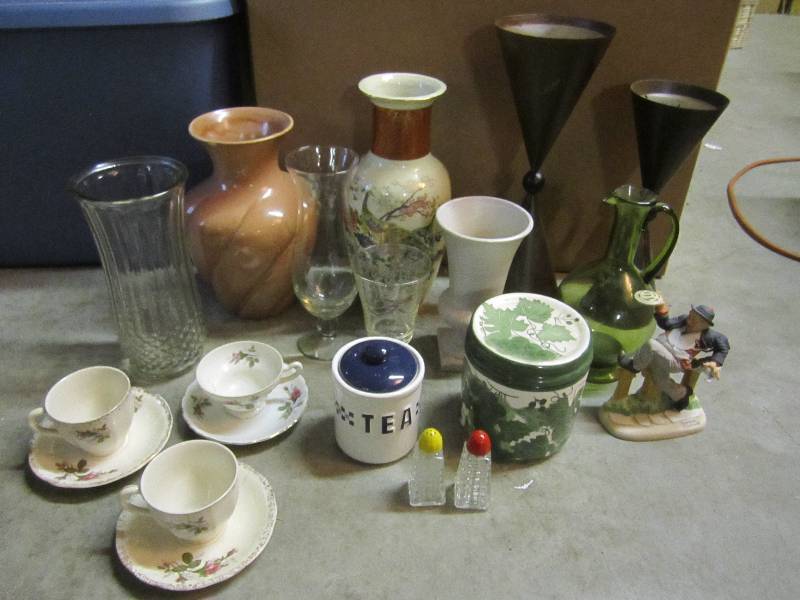 lot 162 image: Lot of Misc Decor See Photos  RM5...