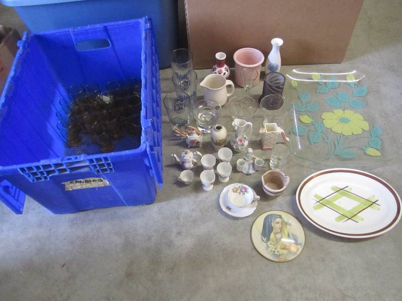 lot 168 image: Tote Full of Misc Glass See Photos....