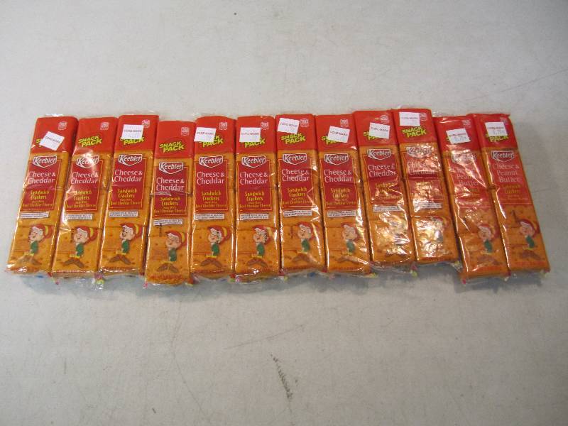 lot 190 image: 12 Keebler Snack Packs Sandwich Cra...